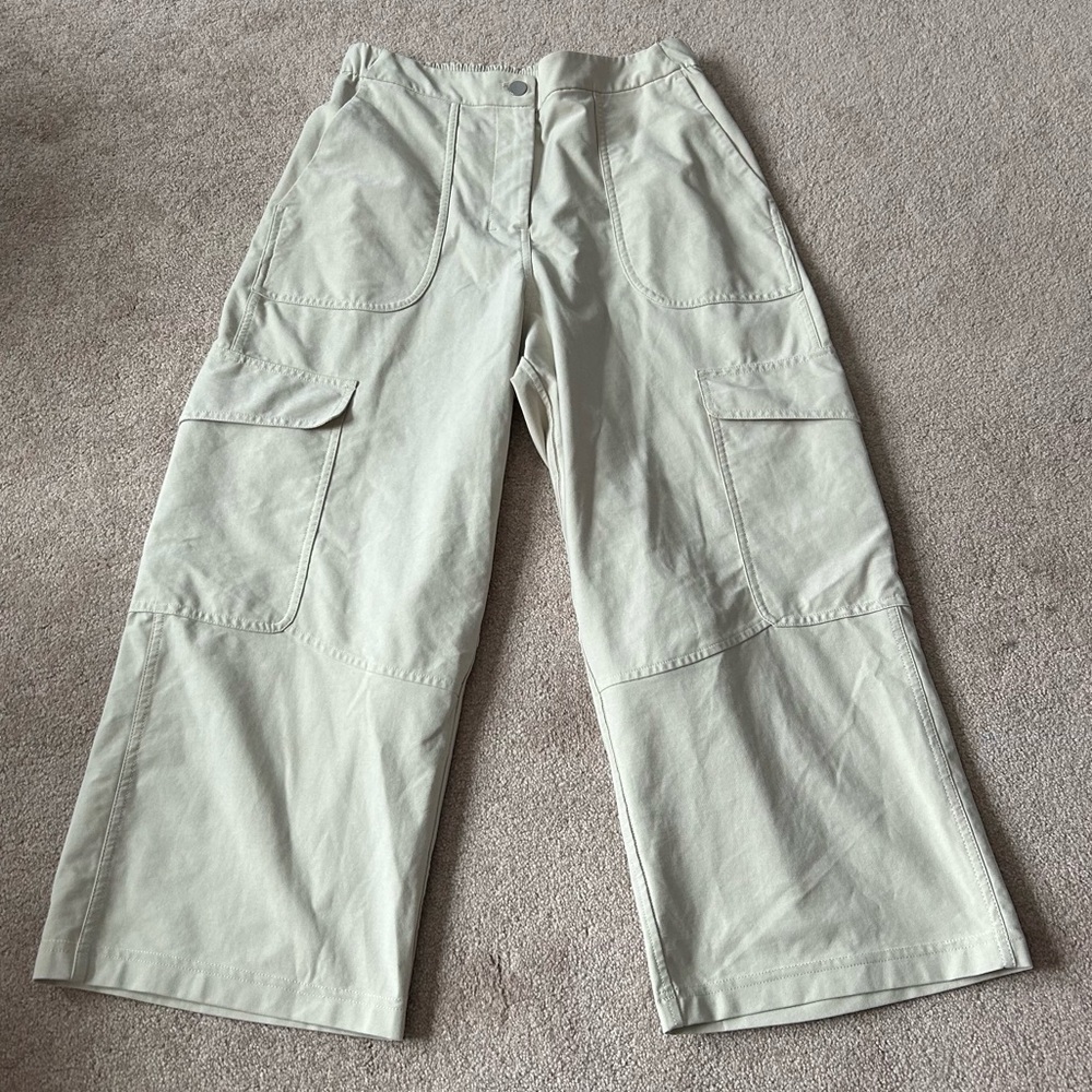 Women’s Lululemon Light Beige Utilitech Highrise Cropped Cargo Pant